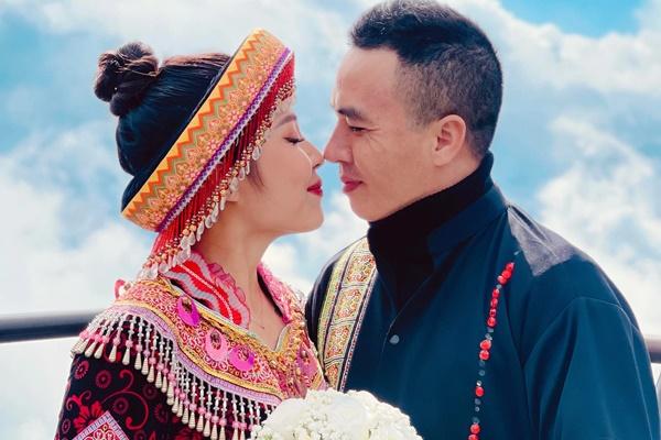 Cặp song sinh của MC Hoàng Linh trổ mã, cao lấn át mẹ-9