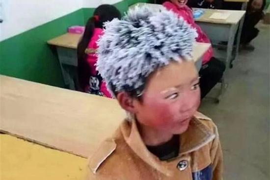 Cuộc sống 'cậu bé đóng băng' khiến cả châu Á đau lòng 4 năm trước