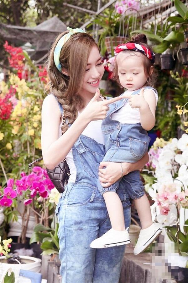 Nhìn Hà Hồ - Elly Trần mặc đồ đôi với ái nữ, ai cũng ước 1 cô con gái-12