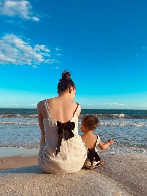 Nhìn Hà Hồ - Elly Trần mặc đồ đôi với ái nữ, ai cũng ước 1 cô con gái-1