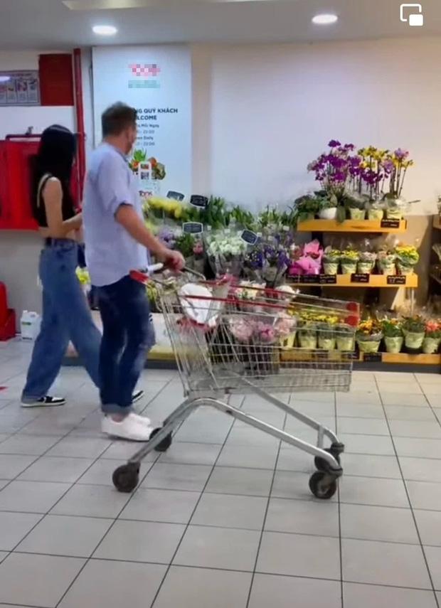 Minh Tú đi chơi với bạn trai Tây: Vòng 2 thế nào sau tin mang bầu?-1