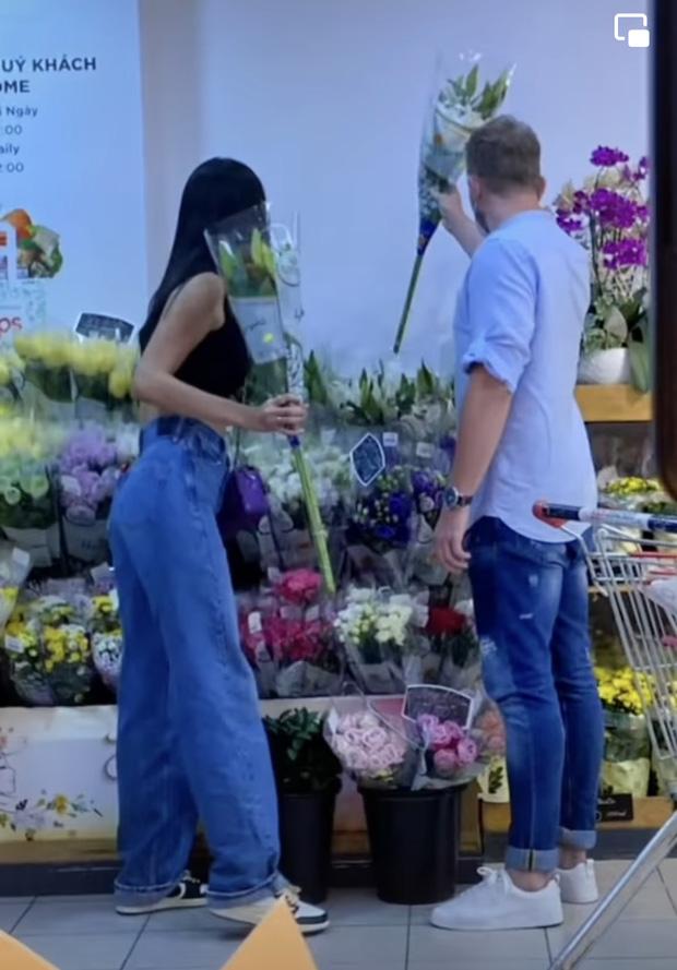 Minh Tú đi chơi với bạn trai Tây: Vòng 2 thế nào sau tin mang bầu?-2