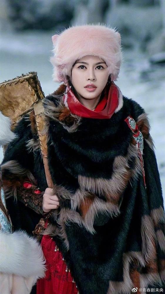 Tiểu Chiêu Tân Ỷ Thiên Đồ Long Ký qua đêm với ông trùm U70-1