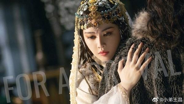 Tiểu Chiêu Tân Ỷ Thiên Đồ Long Ký qua đêm với ông trùm U70-2