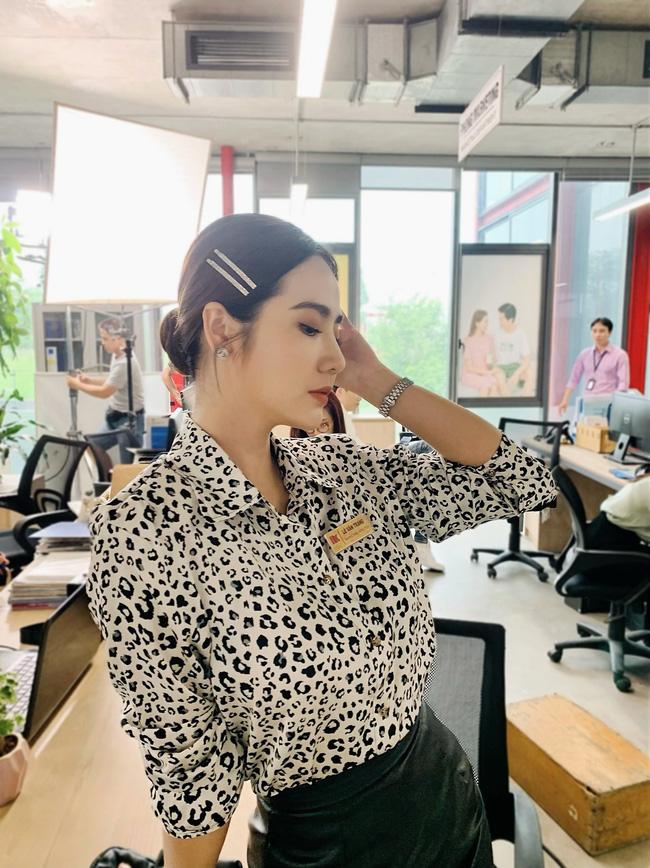 Huyền Lizzie - Phương Oanh đeo choker: Người được khen, kẻ thảm họa-2