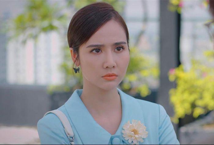 Huyền Lizzie - Phương Oanh đeo choker: Người được khen, kẻ thảm họa-5