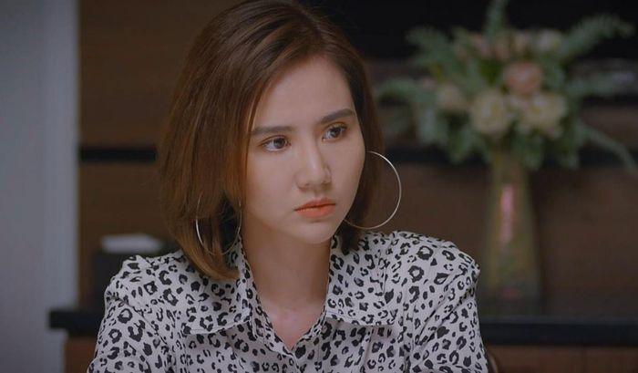 Huyền Lizzie - Phương Oanh đeo choker: Người được khen, kẻ thảm họa-7