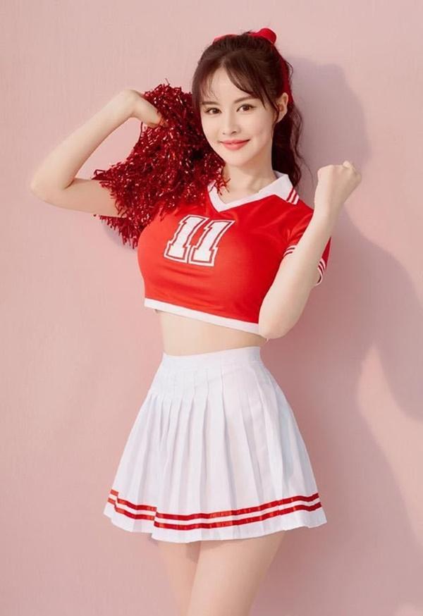 Tiểu Chiêu Tân Ỷ Thiên Đồ Long Ký qua đêm với ông trùm U70-16