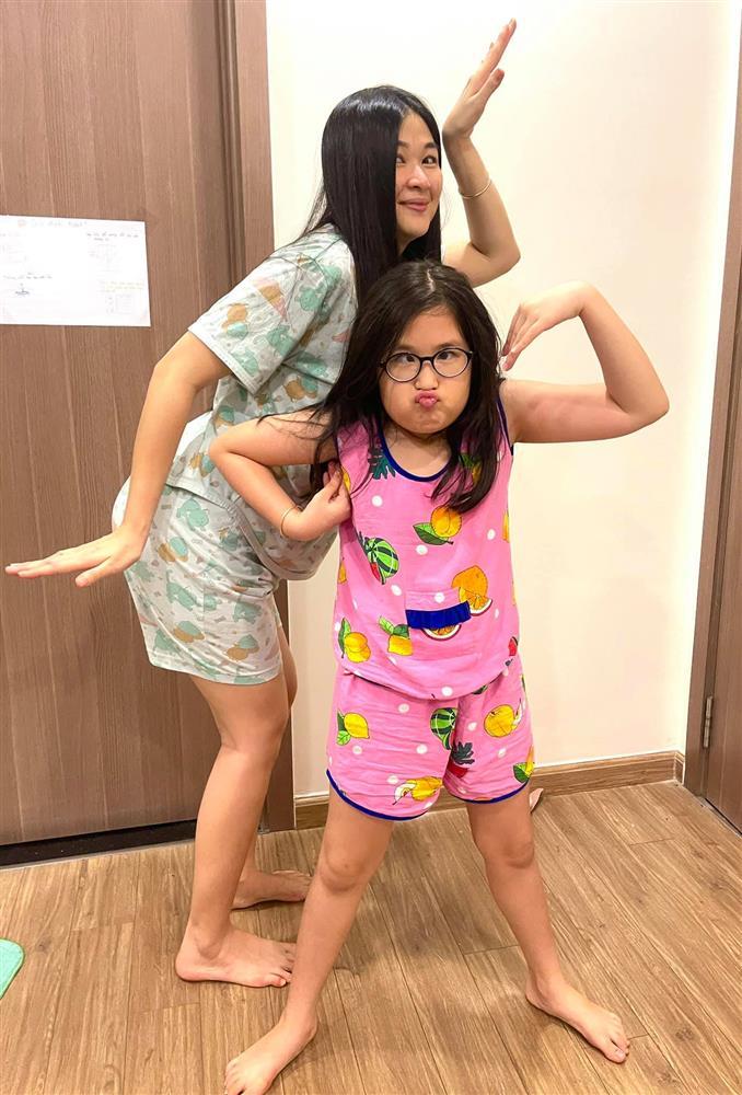 Con gái Huy Khánh và vợ Á hậu trổ giò dài sọc khi 9 tuổi-6