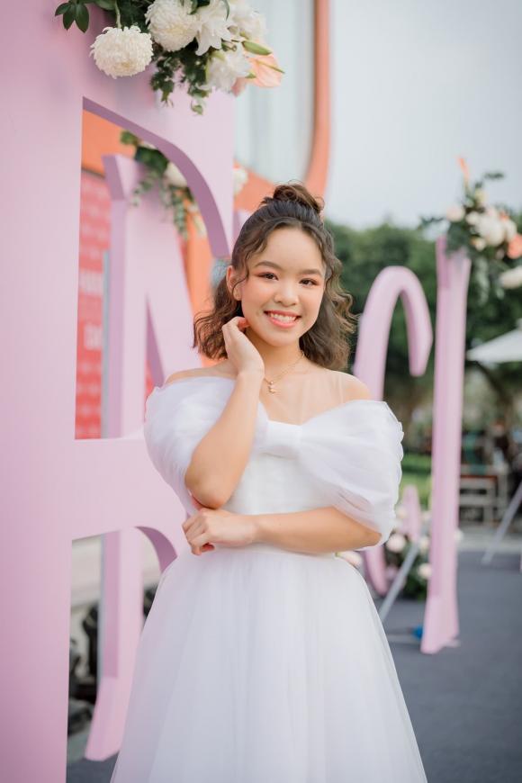 Ái nữ 12 tuổi biến Việt Hương thành nấm lùn của gia đình-5