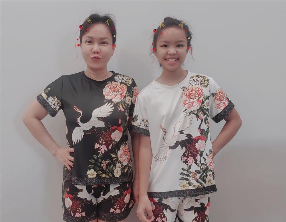 Ái nữ 12 tuổi biến Việt Hương thành nấm lùn của gia đình-4
