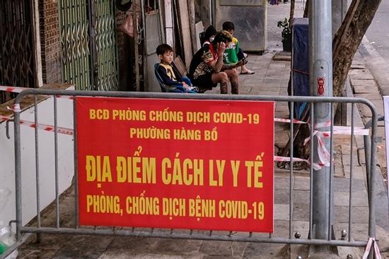 Hà Nội: Phong tỏa một đoạn phố Hàng Vải liên quan 3 ca F0