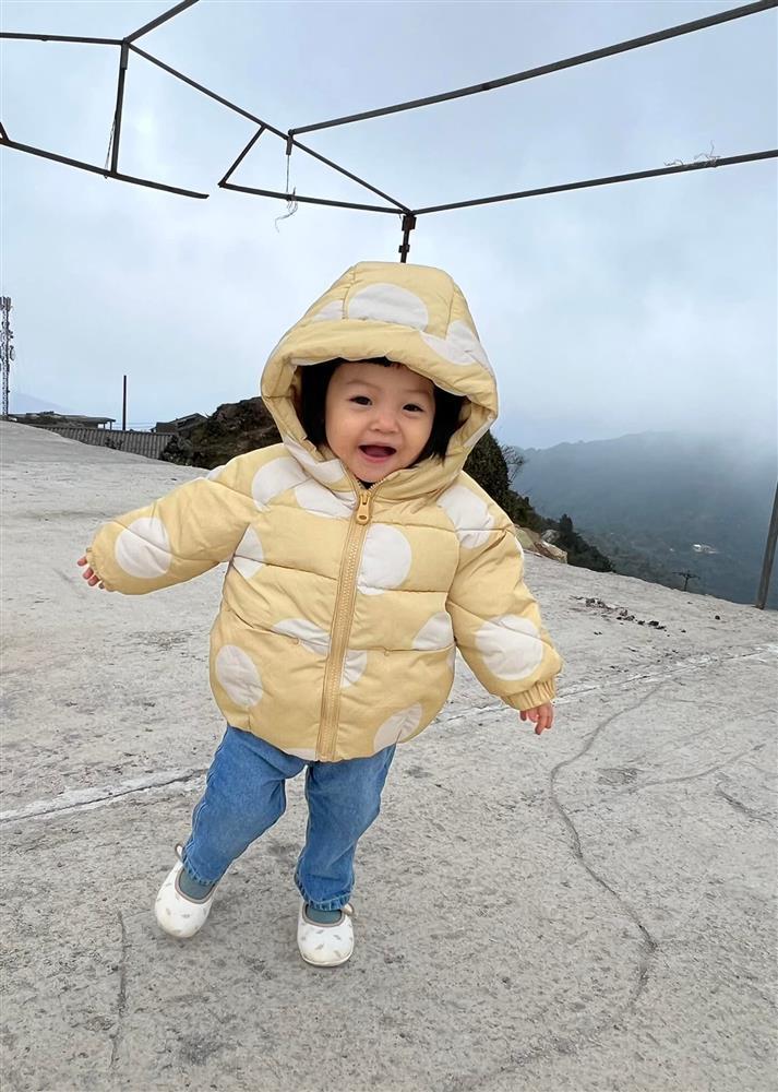 Ái nữ Cường Đô La lần đầu về quê ngoại, thích mê đỉnh Mẫu Sơn-6