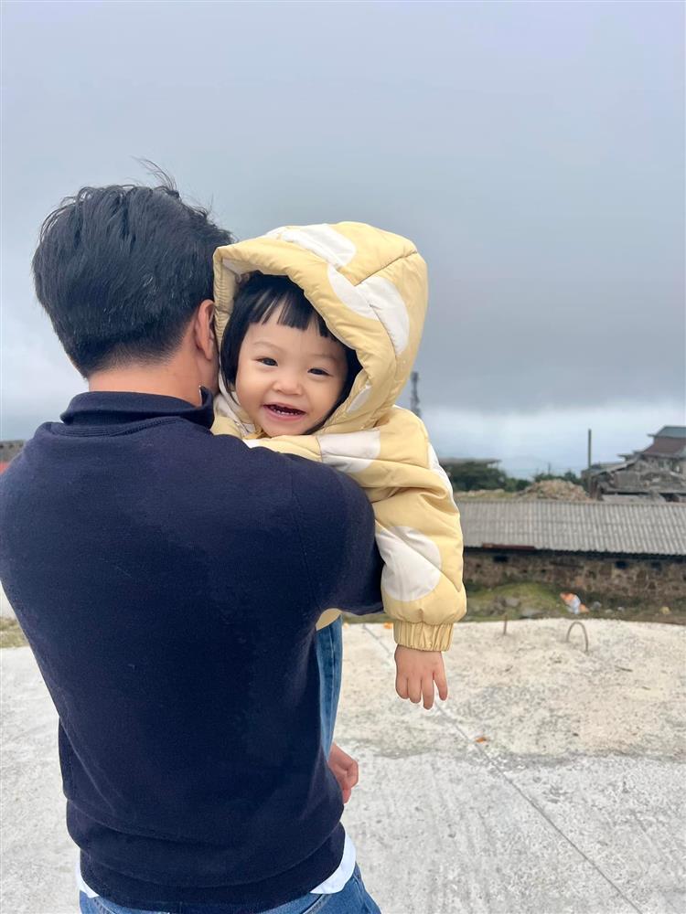 Ái nữ Cường Đô La lần đầu về quê ngoại, thích mê đỉnh Mẫu Sơn-1