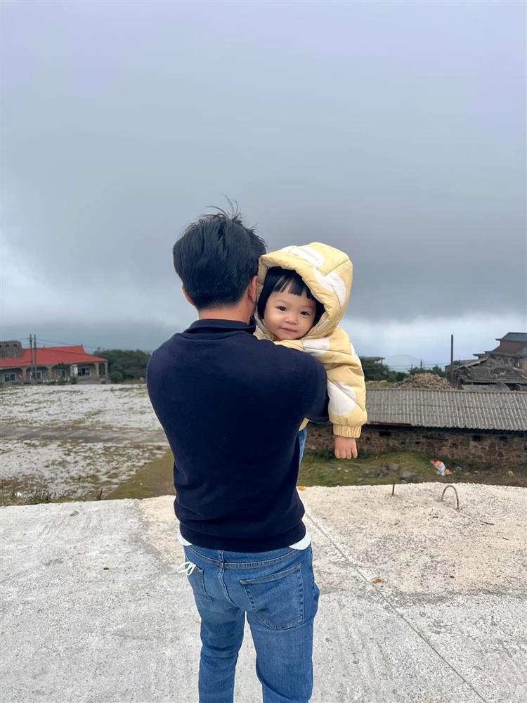 Ái nữ Cường Đô La lần đầu về quê ngoại, thích mê đỉnh Mẫu Sơn-2