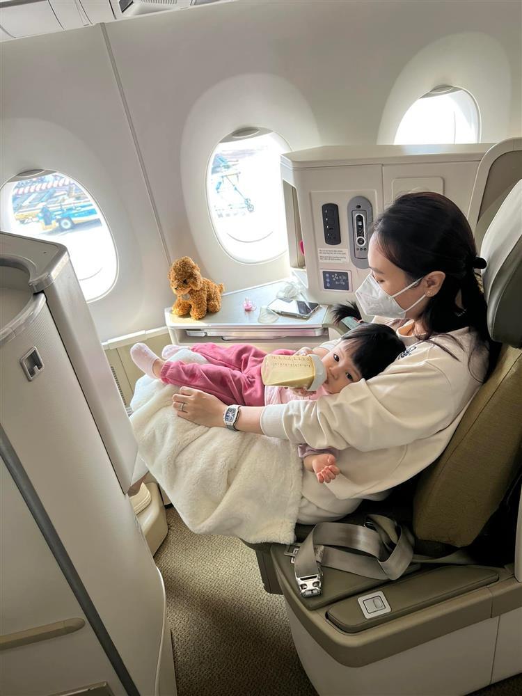 Ái nữ Cường Đô La lần đầu về quê ngoại, thích mê đỉnh Mẫu Sơn-8