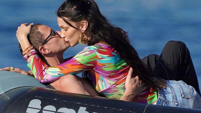 Bella Hadid thả rông vòng 1, dáng đẹp như tượng tạc trên phố-5