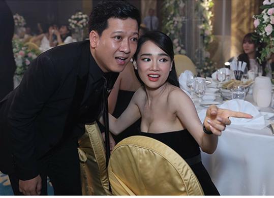 Nhã Phương hiếm hoi hở bạo, có lần lộ nội y-5