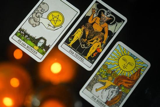 Bói bài Tarot thứ 6 ngày 7/1/2022: Sẵn sàng thoát ế!
