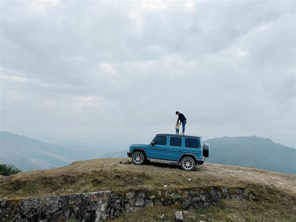 Ảnh độc: Xe trên đỉnh núi, bố con Cường Đô La trên đỉnh xe-1