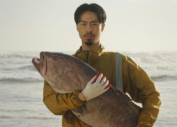 Netizen tranh cãi mang tiền về cho mẹ, Đen Vâu phản ứng gì?-1