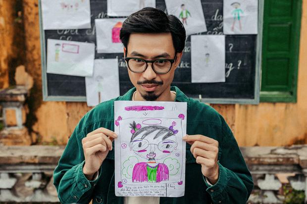 Netizen tranh cãi mang tiền về cho mẹ, Đen Vâu phản ứng gì?-2