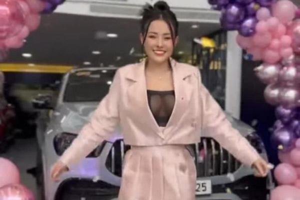 Đăng ảnh uốn éo ăn chuối, Ngân 98 bị mắng không có liêm sỉ-8