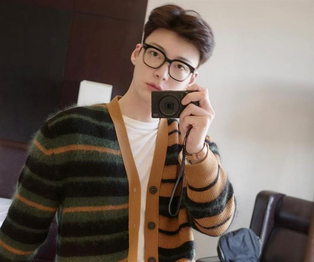 Ahn Jae Hyun đẹp trai ngỡ ngàng sau bê bối ly hôn Goo Hye Sun-3