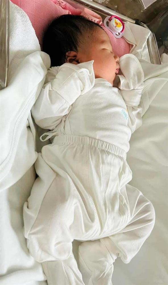 Ca sĩ Mỹ Dung sinh con thứ 3, em bé nặng hơn 4,1 kg-2