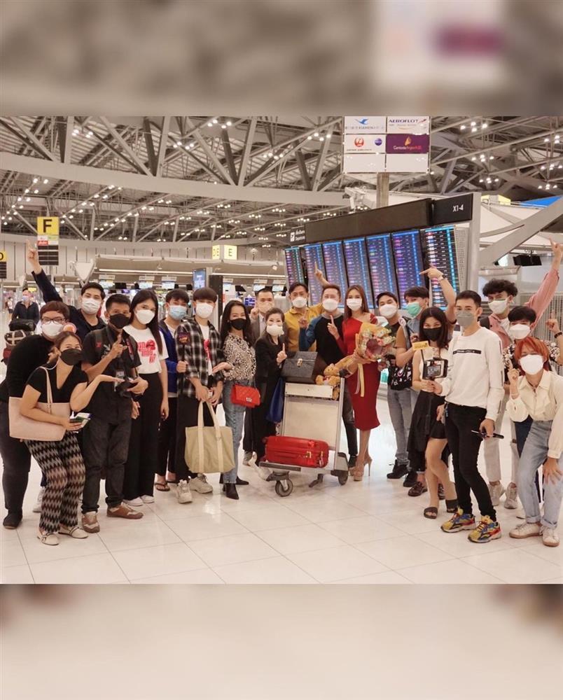 Miss Grand Thùy Tiên về nước: Khi đi hết mình, khi về hết hồn-3