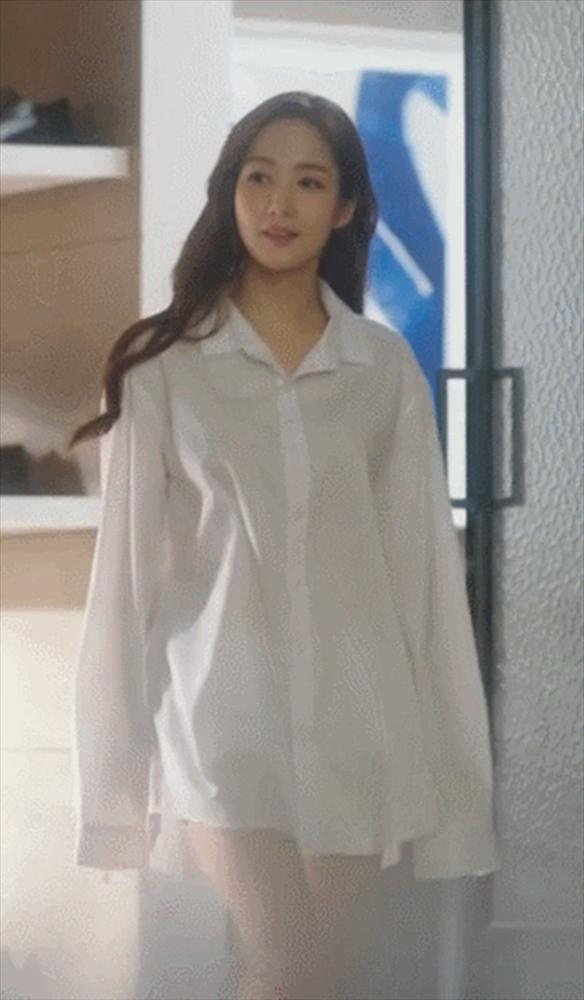 Người đẹp suýt bung cúc áo, gợi tình vượt mặt Song Hye Kyo-3