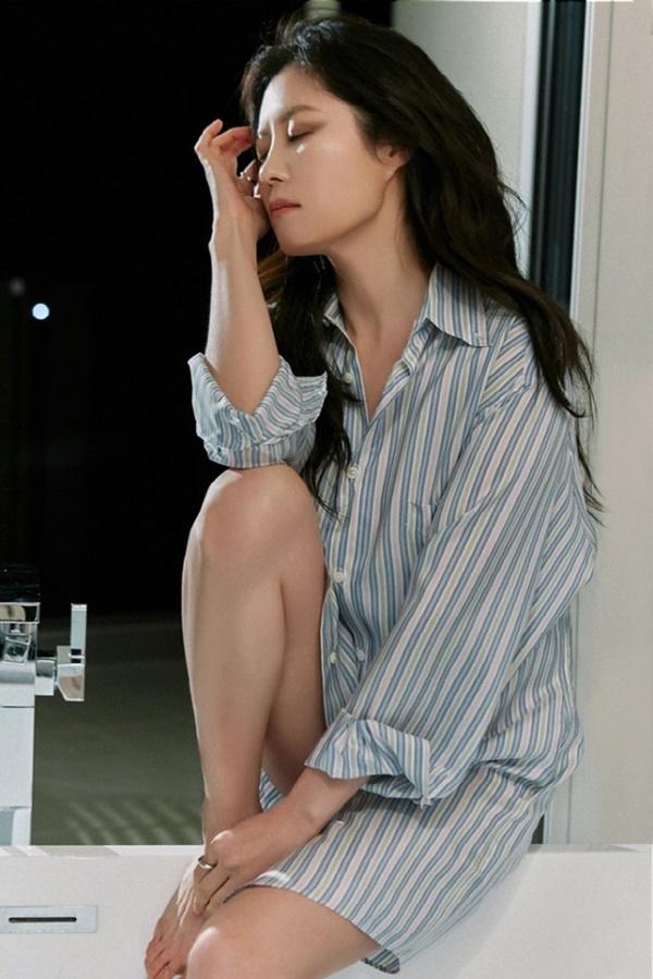 Người đẹp suýt bung cúc áo, gợi tình vượt mặt Song Hye Kyo-12