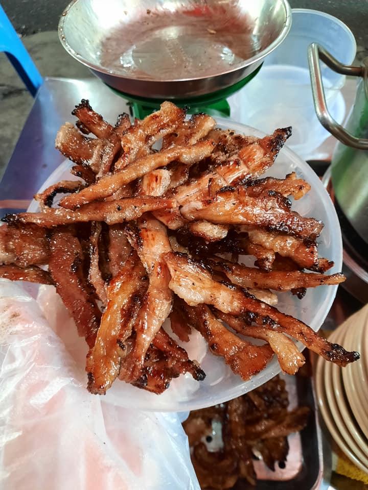 Quán bún chả đỉnh nhất Hà Nội bị đá xéo: Chân gà nướng hay gì?-3