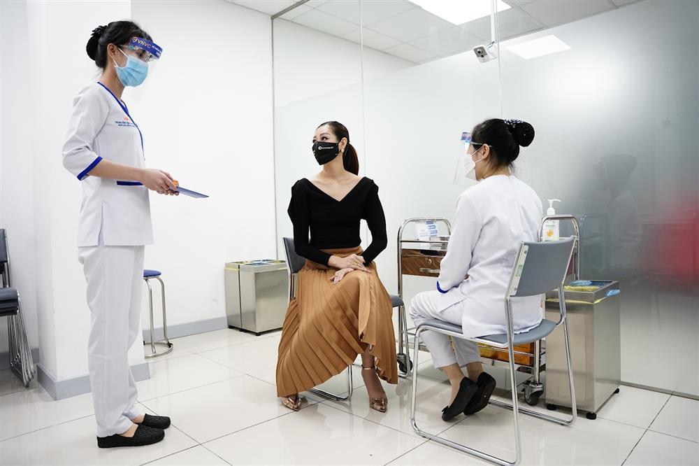 Hoa hậu Khánh Vân tiết lộ lý do chủ động tiêm vắc xin ngừa cúm-2