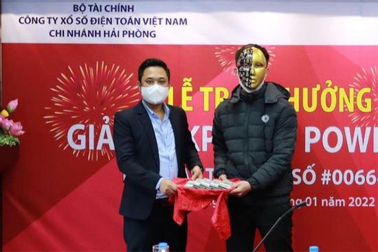 Anh xe ôm trúng Vietlott, đổi đời với giải thưởng 214 tỷ đồng