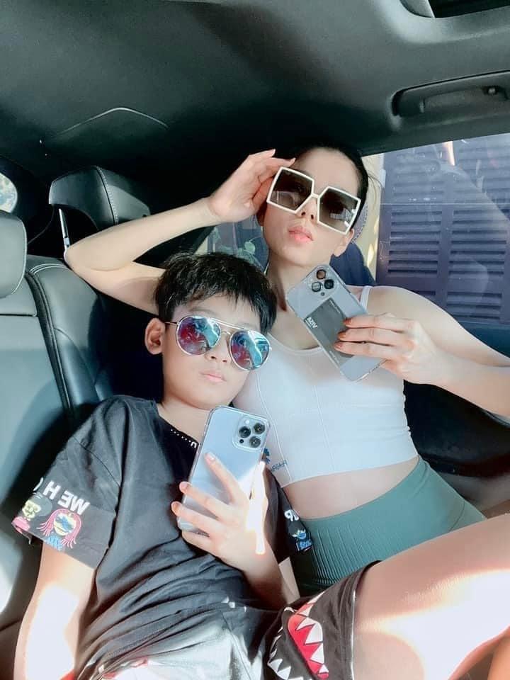 Quấn quít với tình trẻ, Lệ Quyên đối xử sao với con trai Đức Huy?-5