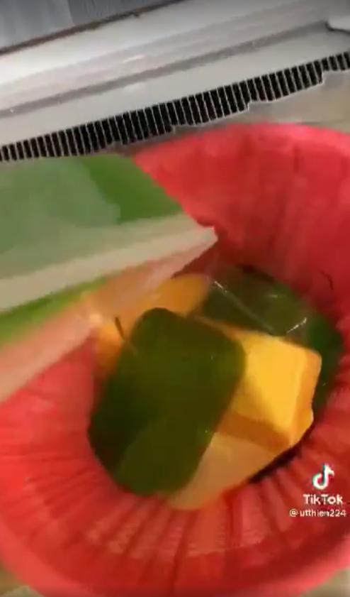 Chủ quán đổ hết trà sữa vào thùng rác, biết lý do ai cũng tán thành-3