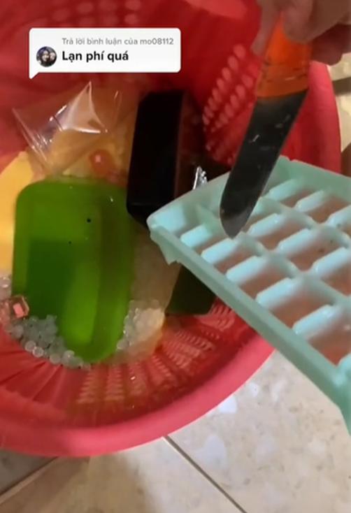 Chủ quán đổ hết trà sữa vào thùng rác, biết lý do ai cũng tán thành-4