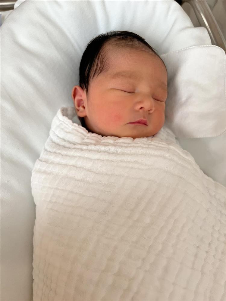 Vợ đại gia của Chi Bảo lộ diện sau sinh, nhan sắc ra sao?-2