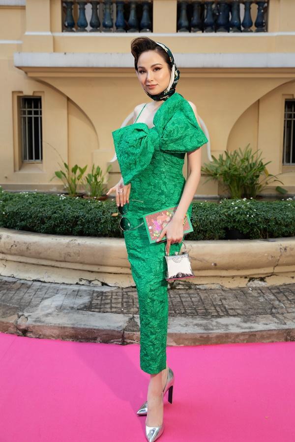 Lệ Quyên đeo nhẫn nặng trĩu tay đi sự kiện, vắng bóng phi công-9