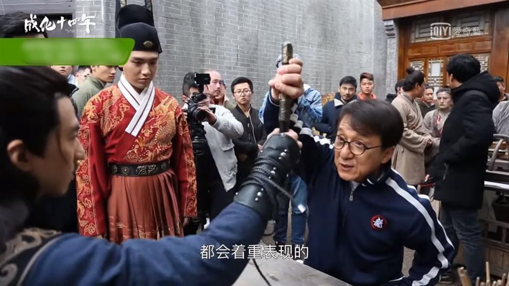 Thành Long phẫn nộ với nghệ sĩ trẻ-1