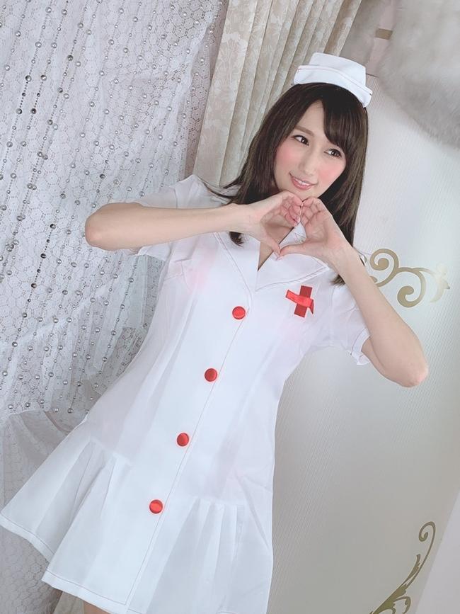 Nữ y tá tự tin siêu vòng một 101cm, bỏ nghề đi đóng phim 18+-7