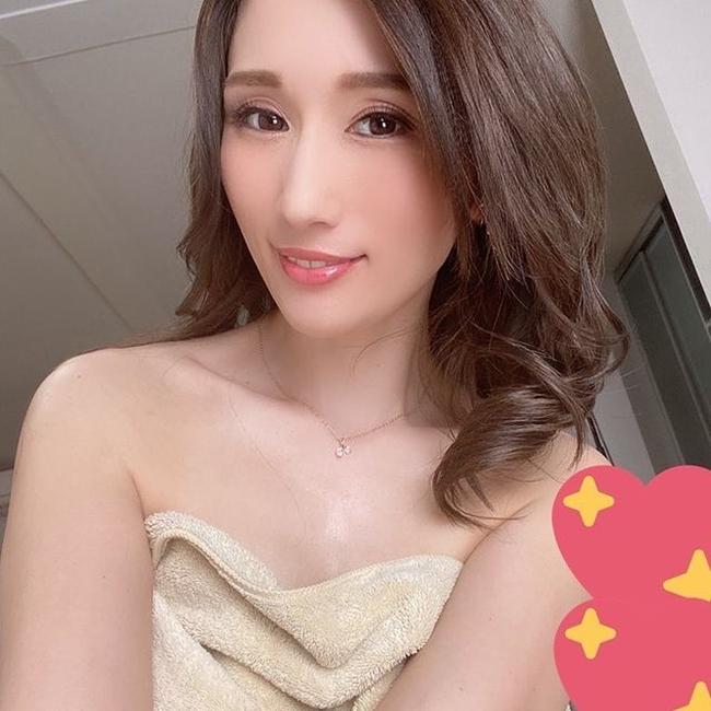 Nữ y tá tự tin siêu vòng một 101cm, bỏ nghề đi đóng phim 18+-14