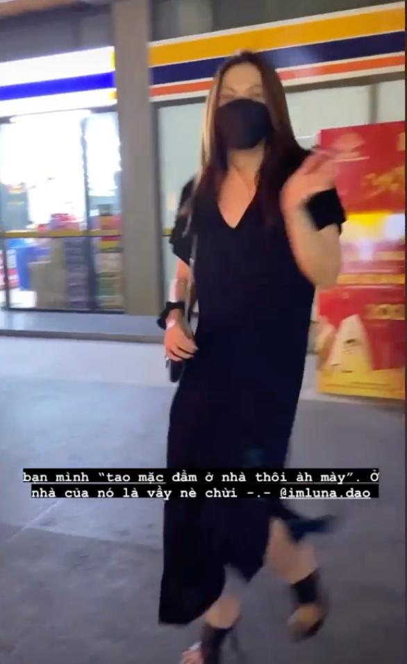 Bắt gặp Đào Bá Lộc mặc váy, đi giày cao tung tăng dạo phố-3