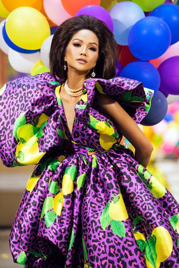 Màn catwalk 1 chín 1 mười của HHen Niê, Minh Tú, Lương Thùy Linh-8