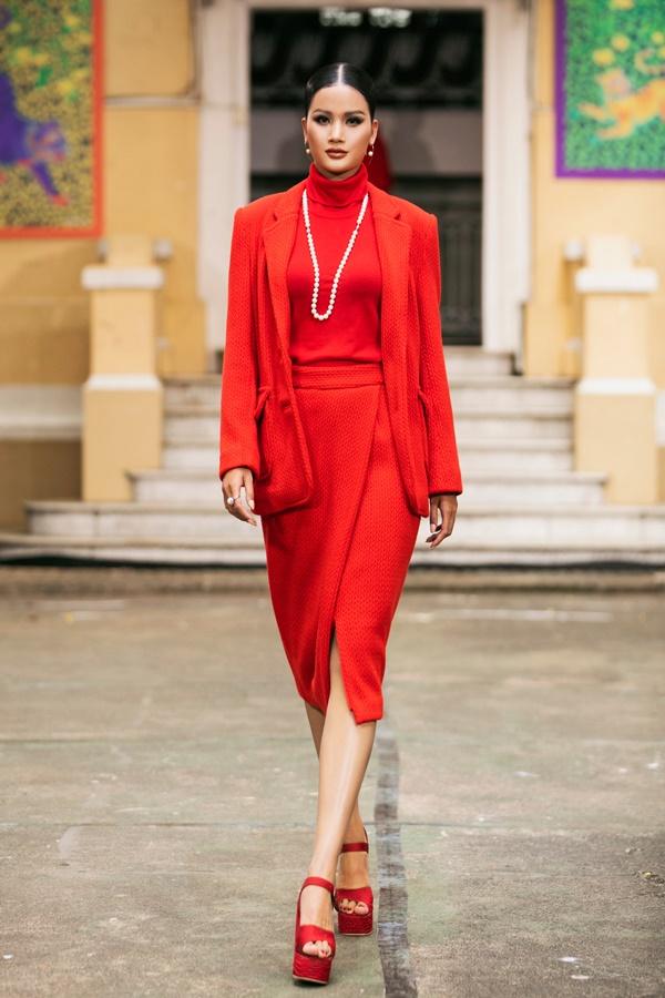 Màn catwalk 1 chín 1 mười của HHen Niê, Minh Tú, Lương Thùy Linh-12