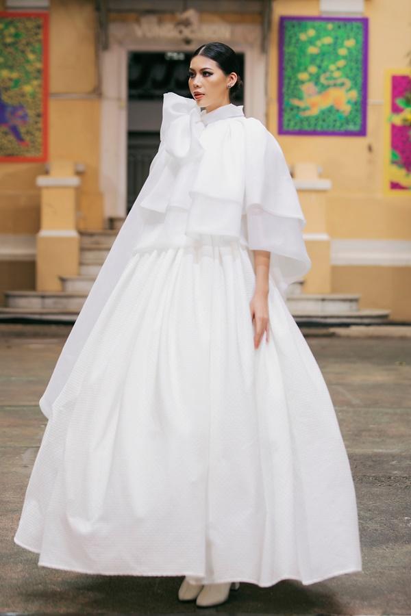 Màn catwalk 1 chín 1 mười của HHen Niê, Minh Tú, Lương Thùy Linh-16