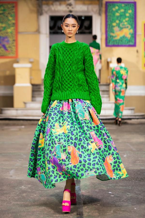 Màn catwalk 1 chín 1 mười của HHen Niê, Minh Tú, Lương Thùy Linh-21