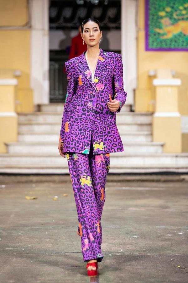 Màn catwalk 1 chín 1 mười của HHen Niê, Minh Tú, Lương Thùy Linh-22