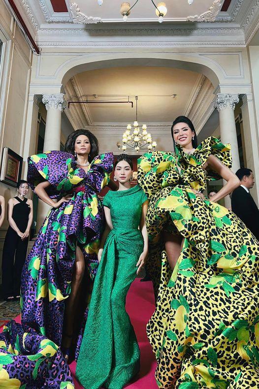 Hack chiều cao 1m80, Hòa Minzy cũng chỉ tới nách 2 mỹ nhân-1